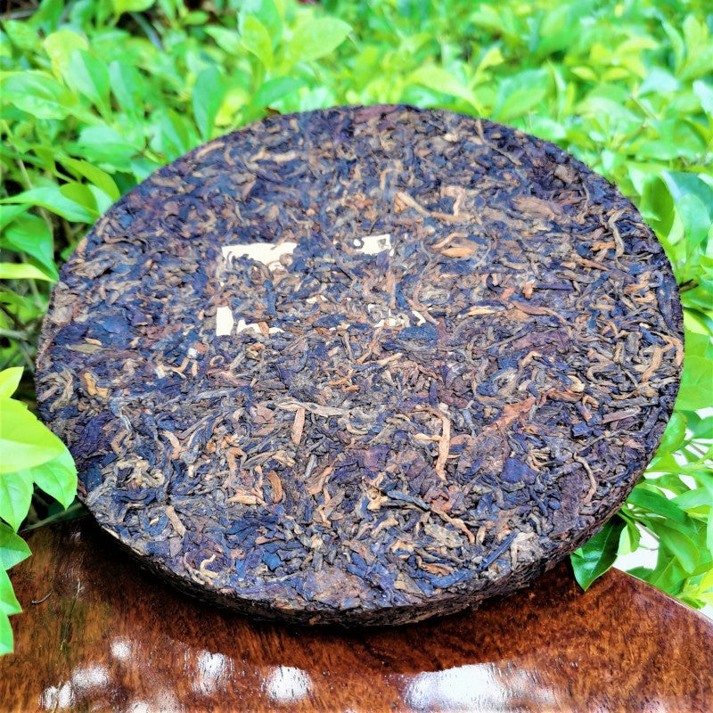 Yiwu Camphor Fragrance Pu'er Tea 357g Yunnan Old Tree Iron Cake Yiwu Pu'er Tea Old Ripe Cake