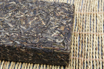 Yunnan Pu'er Tea Mengku Icelandic Ancient Tree Raw Tea 1000g Tea Brick Aged Pu'er Tea Green Tea