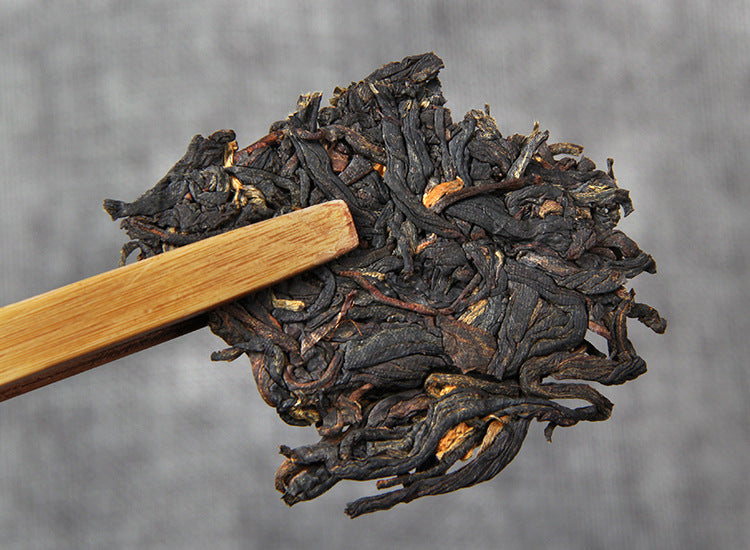 Yunnan China, Big Leaf DianHong Tea, Ancient Tree, Yunnan Fengqing Ancient Tree Black Tea 357g