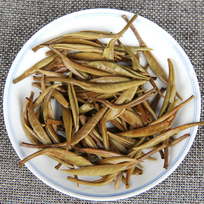 Raw Tea Yunnan White Tea Ancient Tree Single Bud Tea Moonlight White Single Bud Big Baihao Qizi Cake Tea 357g