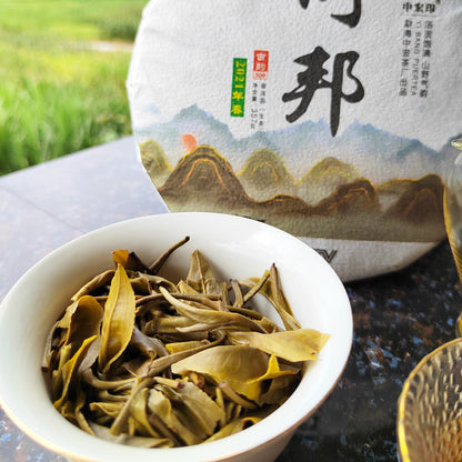 Yunnan Tea Laoshu Tea Cake 357 Grams of Ancient Six Tea Mountains Raw Puer Tea Green Tea