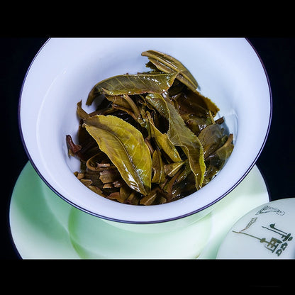 Menghai Flavour Puerh Tea Bulang Mountain Old Tree Yunnan Local Specialties 357g Raw Tea Cake Green Tea