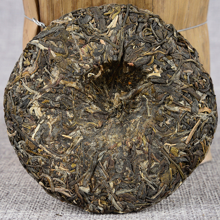 Yunnan Pu'er Tea 100g Icelandic Ancient Tree Raw Tea Cake Pu'er Raw Tea Cake Early Spring Green Tea