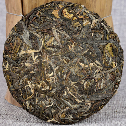 Yunnan Pu'er Tea 100g Icelandic Ancient Tree Raw Tea Cake Pu'er Raw Tea Cake Early Spring Green Tea