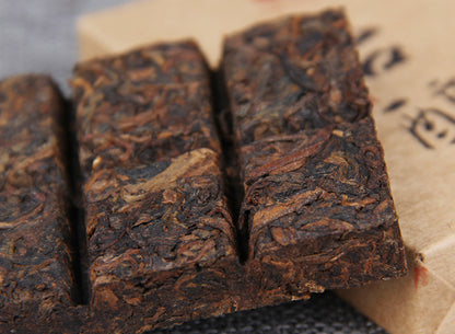 Pu'er Tea 200 Years Yiwu Ancient Tree Pure Material Mu Zhi Gu Mellow Jin Hao Pu'er Ripe Tea Mini Small Tea Brick 50g Black Tea