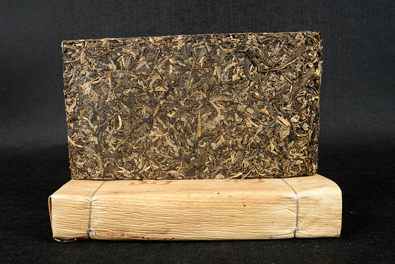 Yunnan Pu'er Tea 1000g Mengku Icelandic Ancient Tree Tea Lincang Aged Brick Tea Early Spring Tea Raw Tea Brick