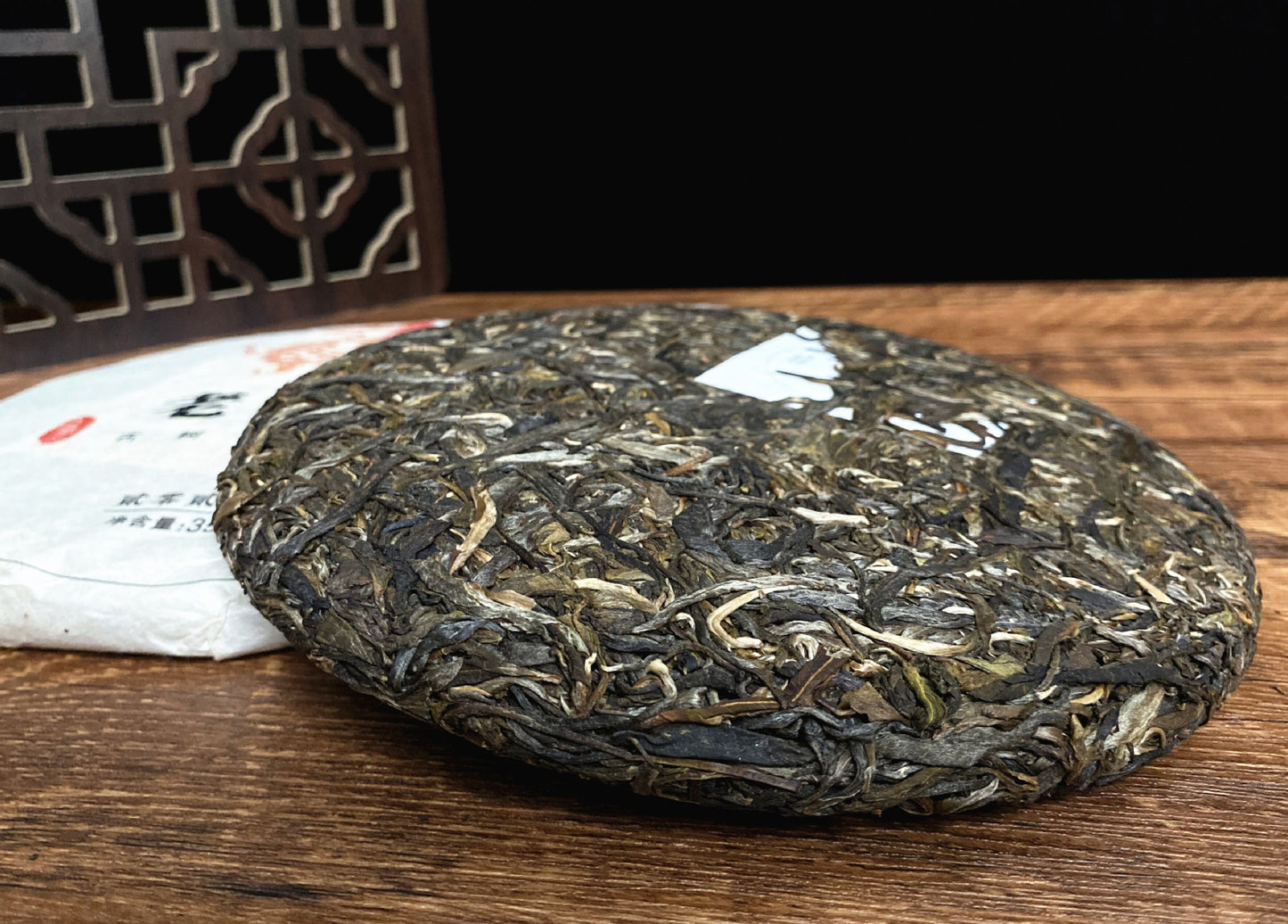 China Yunnan Menghai Pu'er Tea Lao Man'er Pu'er Raw Tea Yunnan Qizi Cake Raw Cake 357g