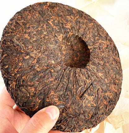 Yunnan Pu'er Tea Banzhang Ancient Tree Pu'er Ripe Tea Yunnan Qizi Mellow and Ripe Cake 357g