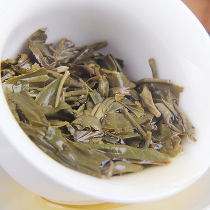 China Yunnan Menghai Tea KunluShan Old Ancient Tree Raw Material Tightly Pressed Pu-erh Raw Tea 100g Qizi Cake Tea