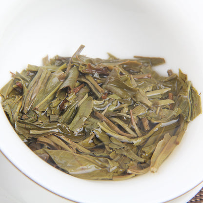 Yunnan Pu'er Tea Leaves Raw Tea Cake Xigui Wilderness Tea 100g/cake Ancient Tree Non-Lao Banzhang Icelandic Tea Leaves