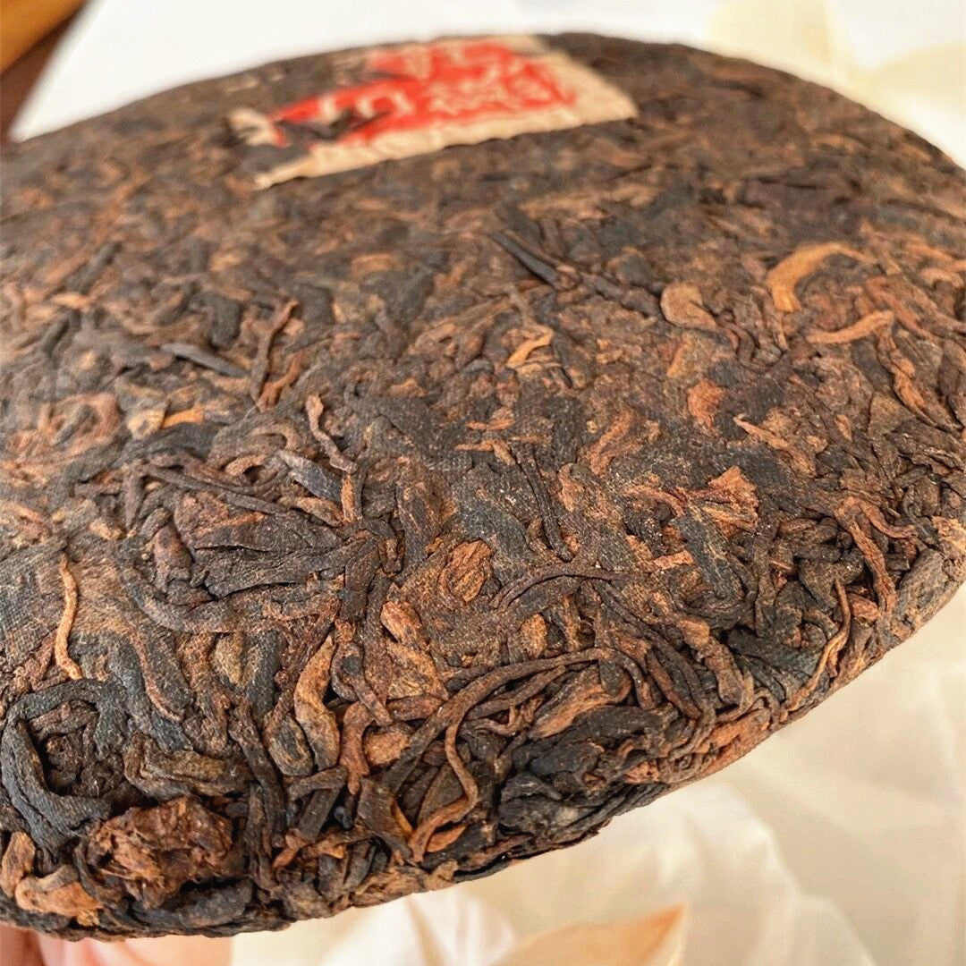 Yunnan Pu'er Tea Banzhang Ancient Tree Pu'er Ripe Tea Yunnan Qizi Mellow and Ripe Cake 357g