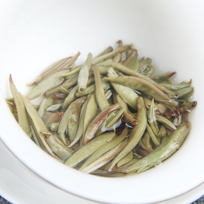 Yunnan Silver Buds Single Bud Moonlight White Cake Tea Bai Hao Bai Tea Ancient Tree Tea Pu'er Tea Green Tea Raw Tea 200g