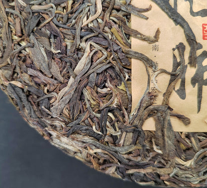 Yunnan Pu'er Tea Lincang Tea Raw Pu'er Ancient Tree Tea 357g Cake Tea Tea Green Tea