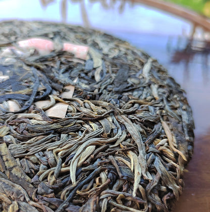 Old Banzhang Pu'er Raw Tea Brown Mountain, Ancient Tree Head Spring Pu'er Tea Cake, 357g Yunnan Qizi Cake Green Tea