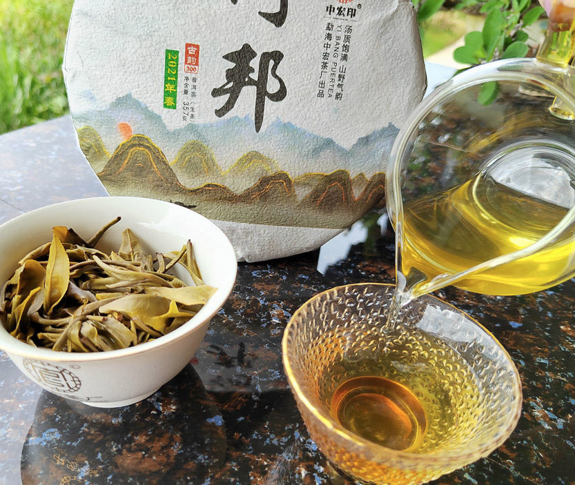 Yunnan Tea Laoshu Tea Cake 357 Grams of Ancient Six Tea Mountains Raw Puer Tea Green Tea