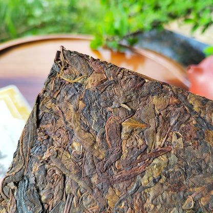 Old Banzhang Gold Leaf Old Tea Brick Old Tree Pu'er 200g Old Pu'er Black tea Ripe Tea