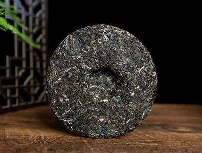 China Yunnan Menghai Pu'er Tea Lao Man'er Pu'er Raw Tea Yunnan Qizi Cake Raw Cake 357g