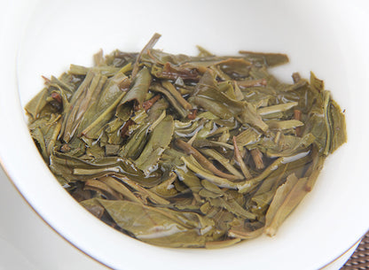 Yunnan Pu'er Tea Leaves Raw Tea Cake Xigui Wilderness Tea 100g/cake Ancient Tree Non-Lao Banzhang Icelandic Tea Leaves