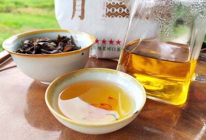 White Tea Pu'er Tea Moonlight White Yunnan Old Tree Raw Sun White Tea Cake 300g Yunnan Tea