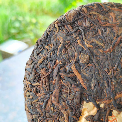 Pu'er Ripe Tea Cake 200g Golden Bud Ripe Tea 8 Stars Yunnan Palace Tribute Cake Ancient Tree Pu'er