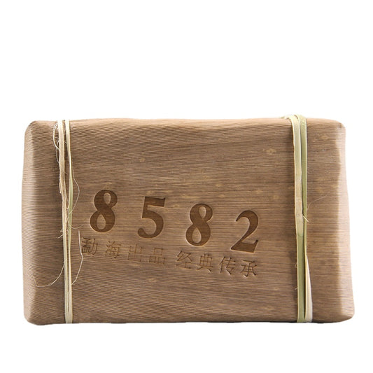 Yunnan Menghai Old Tea Brick 8582 Old Raw Tea Puerh Tea Brick 250g Green Tea